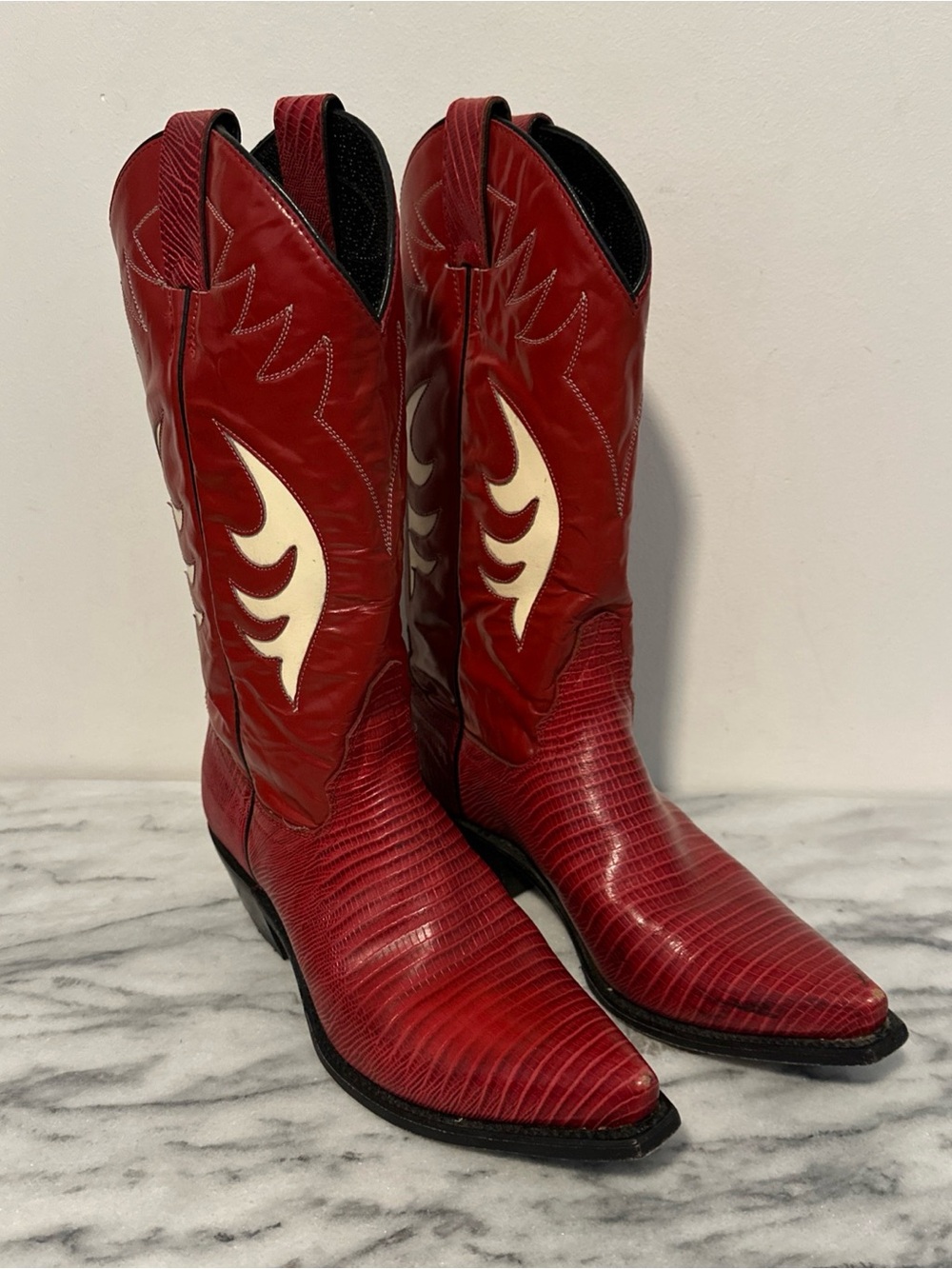 Justin Red Western Cowboy Boots with White Inlay size 6.5B L women’s